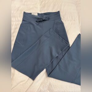 32 degree cool Blue active flare pants. Women’s size medium NWT